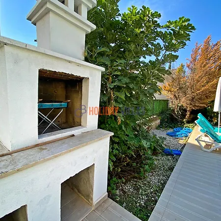 Gold 6 Villa